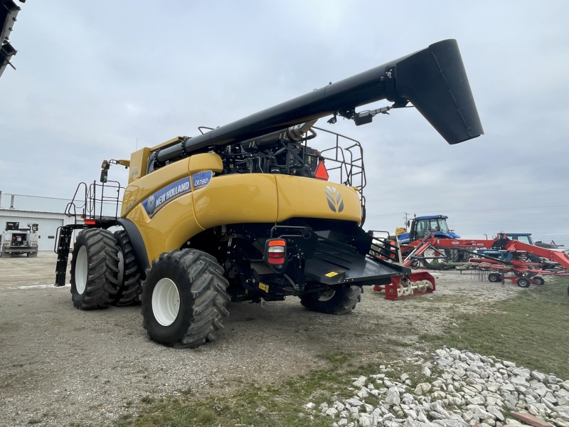 2023 NEW HOLLAND CR7.80 COMBINE