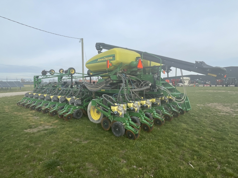 2010 JOHN DEERE DB60 PLANTER