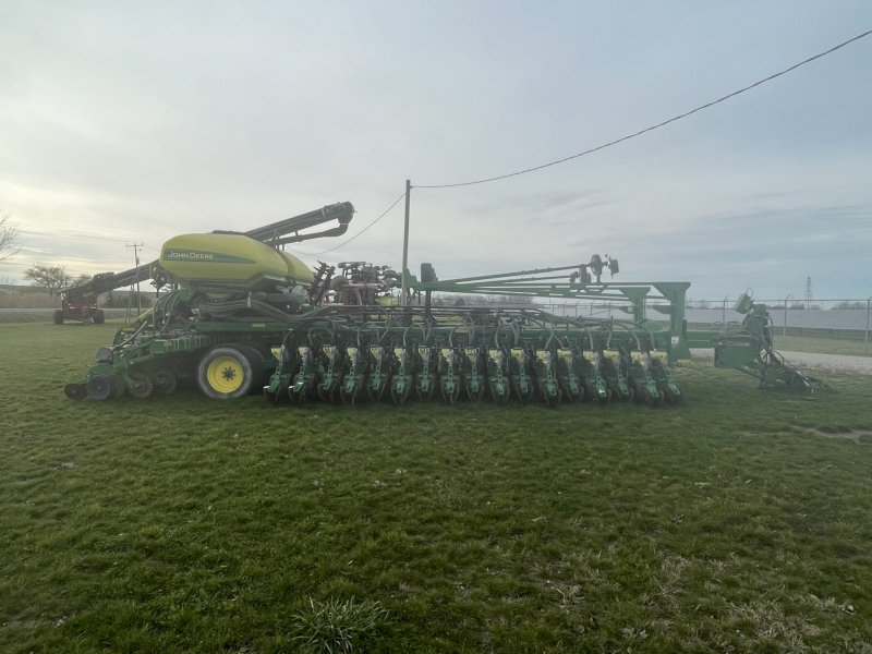 2010 JOHN DEERE DB60 PLANTER