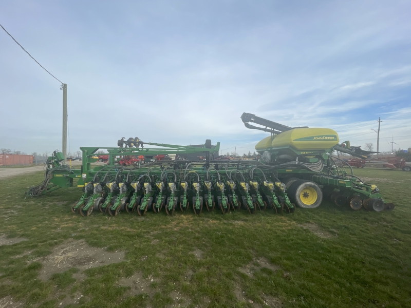 2010 JOHN DEERE DB60 PLANTER