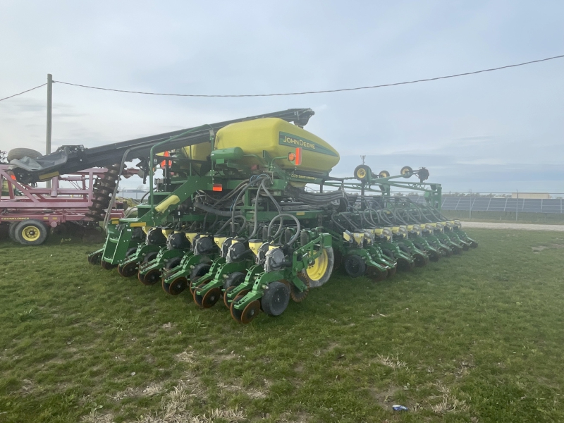 2010 JOHN DEERE DB60 PLANTER