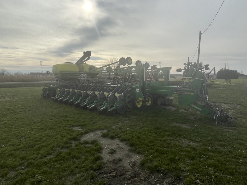 2010 JOHN DEERE DB60 PLANTER