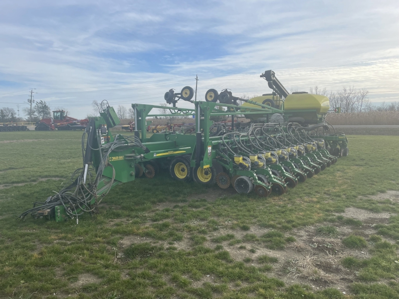 2010 JOHN DEERE DB60 PLANTER