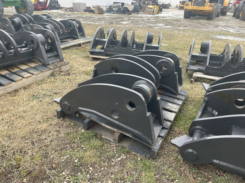 2024 CASE 821 WHEEL LOADER COUPLER