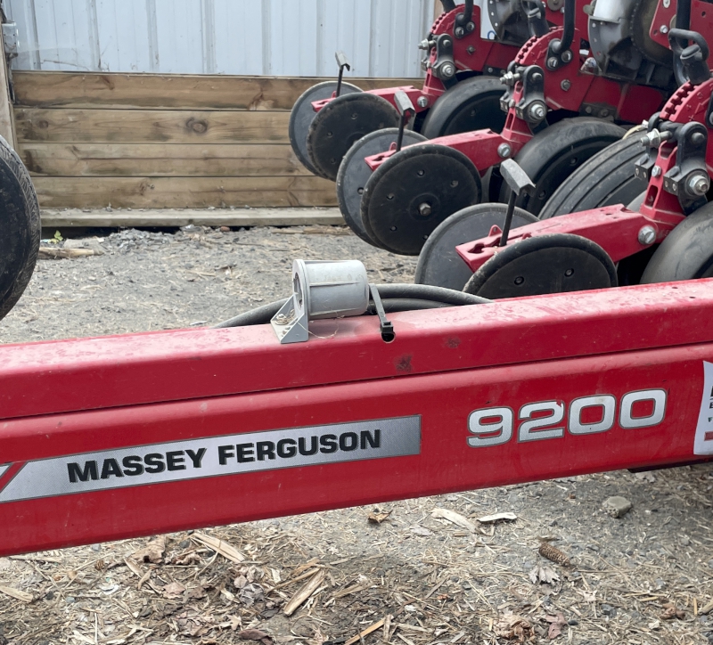 2018 MASSEY FERGUSON 9200 CORN PLANTER