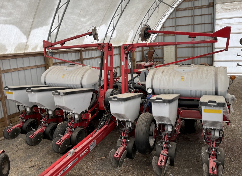 2018 MASSEY FERGUSON 9200 CORN PLANTER