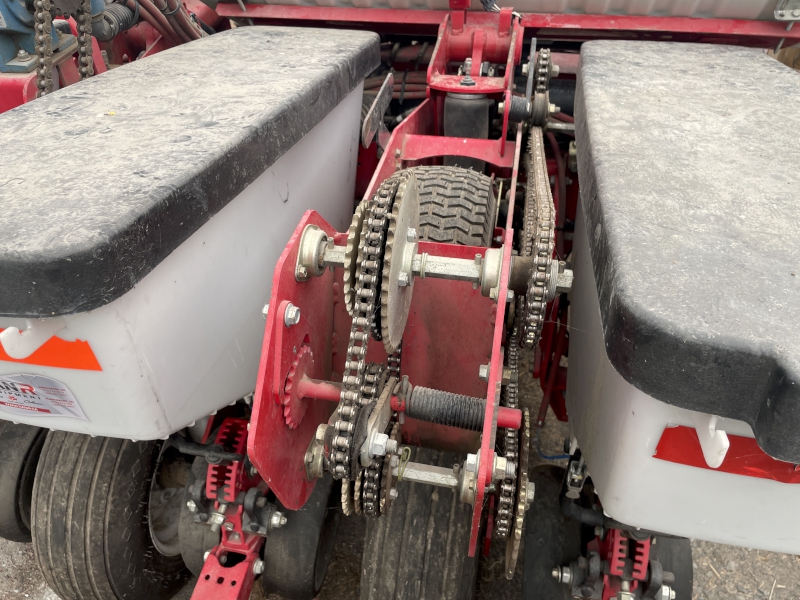 2018 MASSEY FERGUSON 9200 CORN PLANTER