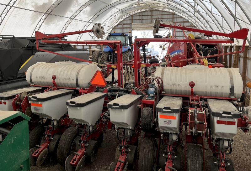 2018 MASSEY FERGUSON 9200 CORN PLANTER