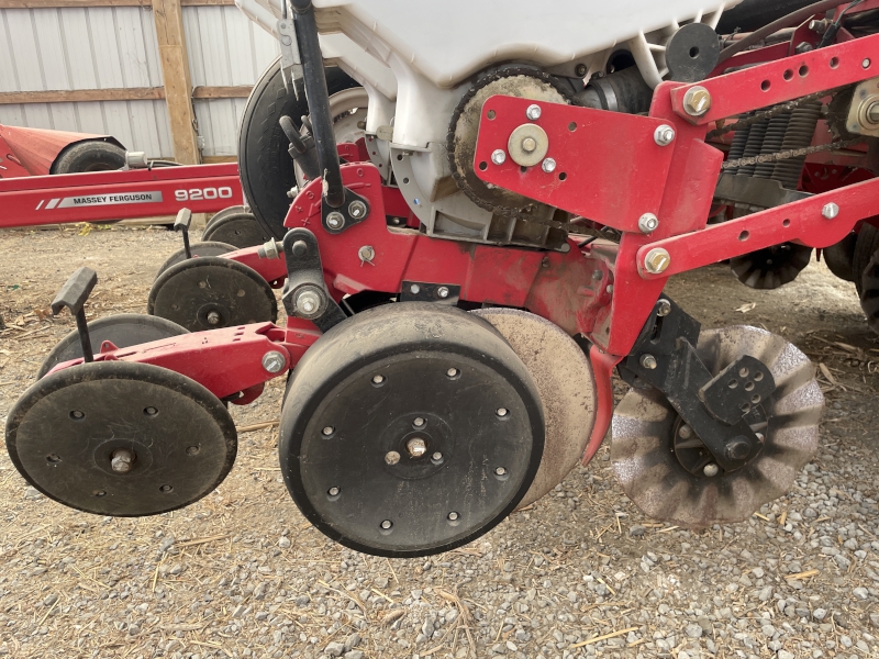 2018 MASSEY FERGUSON 9200 CORN PLANTER