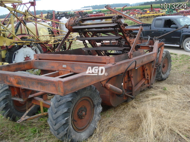 Tillage - Other  Hancock Scraper - Pull Type Photo