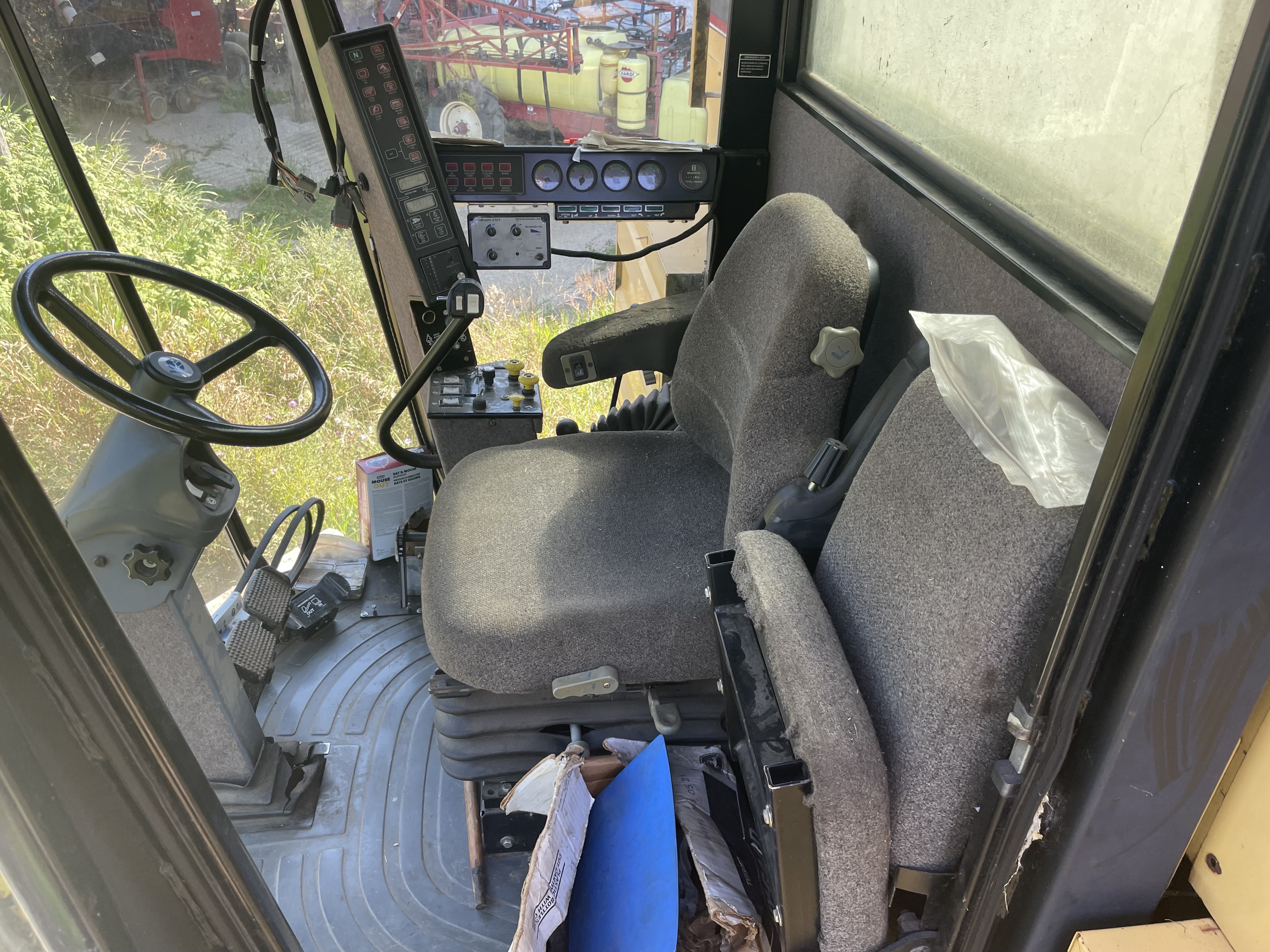 1998 NEW HOLLAND TR98 COMBINE WITH FLEX HEAD