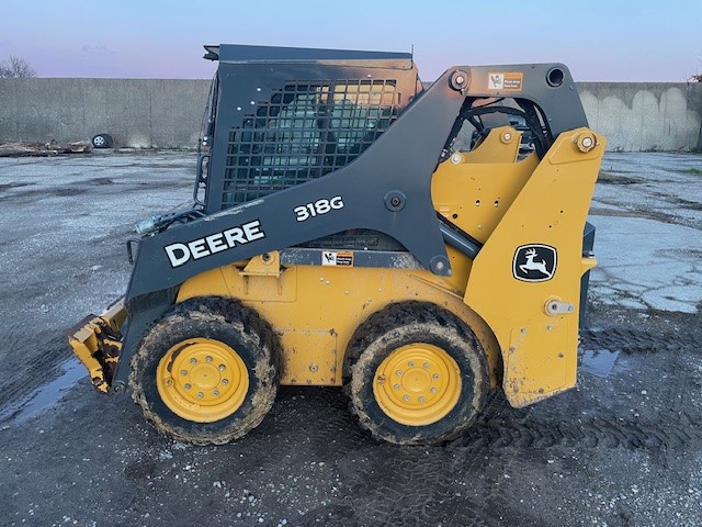 2017 JOHN DEERE 318G SKID STEER LOADER