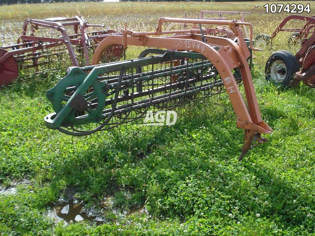 Hay/Forage/Livestock  New Idea 400 Rake Photo