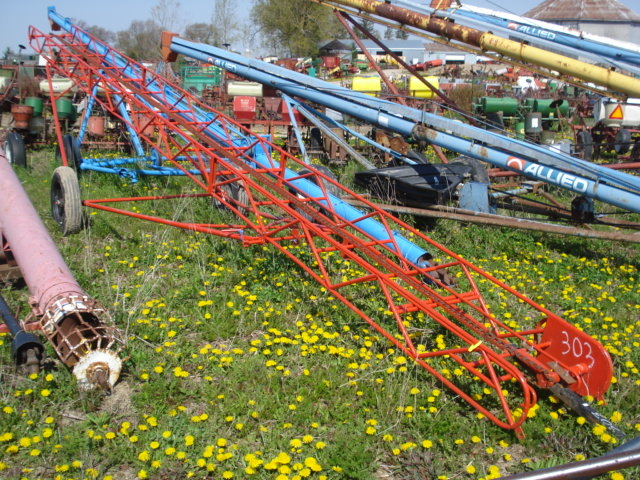 Hay/Forage/Livestock  Pipe Bale Elevator Photo