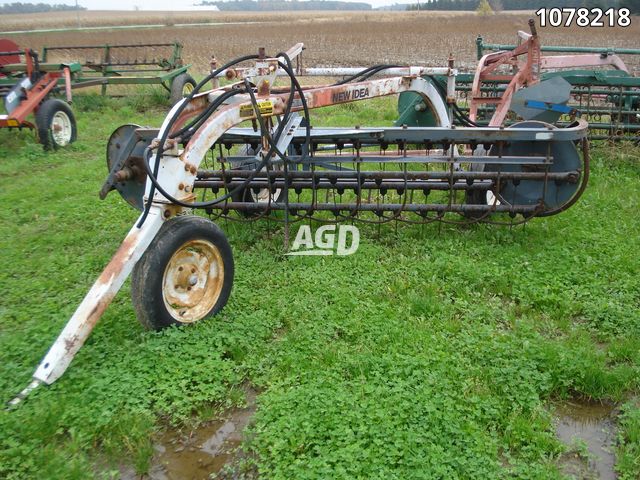 Hay/Forage/Livestock  New Idea 4151 Rake Photo