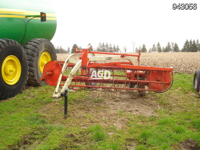 Hay/Forage/Livestock  New Idea Rake Photo