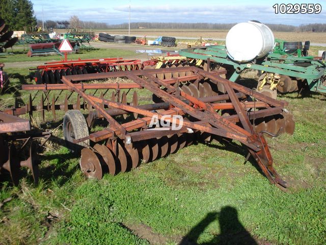 Tillage - Discs  International 11FT Disc Photo