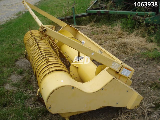 Harvesting Equipment  New Holland 770W Header - Pickup Photo