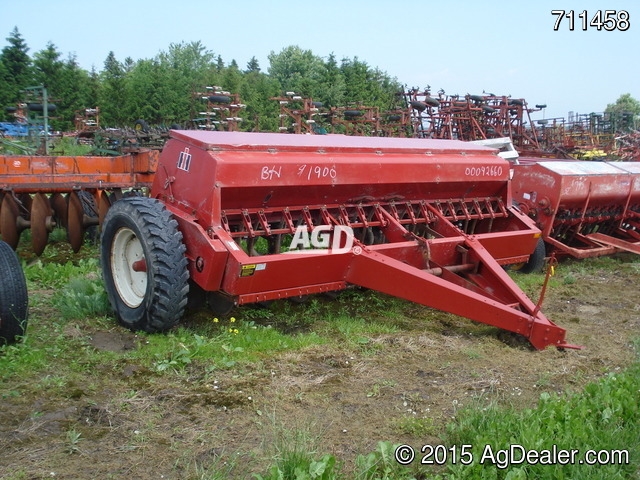 Planting  International 5100 Box Drill Photo