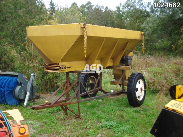 Chemical/Fertilizer Application  Hi-Way Trail Spreader - Salt & Sand Photo