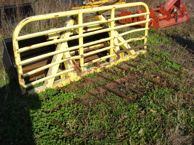 Attachments  Stoll Big Bale Spear Bucket Photo