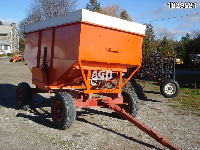 Grain Handling  225 BU Gravity Box Photo