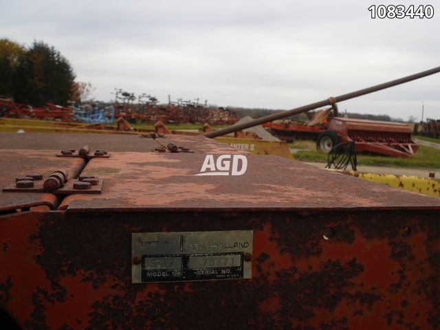 Hay/Forage/Livestock  New Holland 717 Forage Harvester Photo