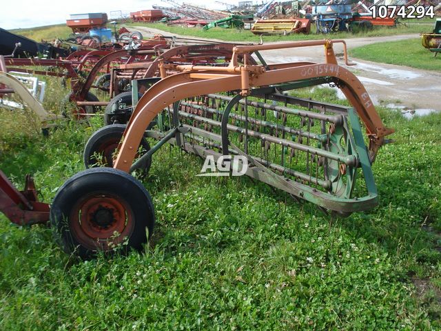 Hay/Forage/Livestock  New Idea 400 Rake Photo