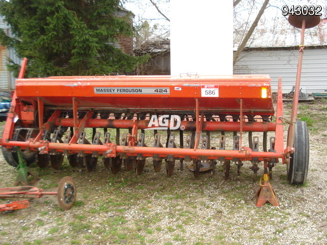 Planting  Massey Ferguson 424 Drill Photo