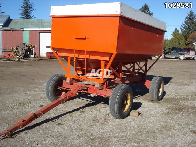 Grain Handling  225 BU Gravity Box Photo