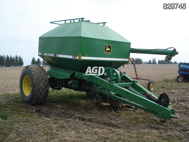 Planting  John Deere 787 Air Cart Photo