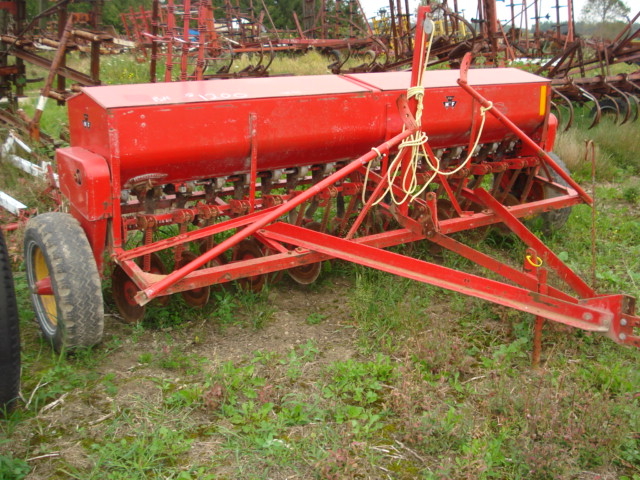 Planting  Massey Ferguson 33 Drill Photo