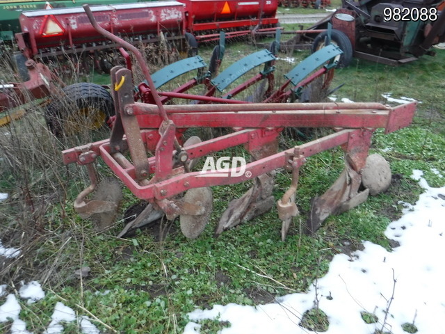 Tillage - Plows  Massey Ferguson 82 Plow Photo