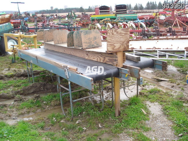 Vegetable Equipment  Grading Table Photo