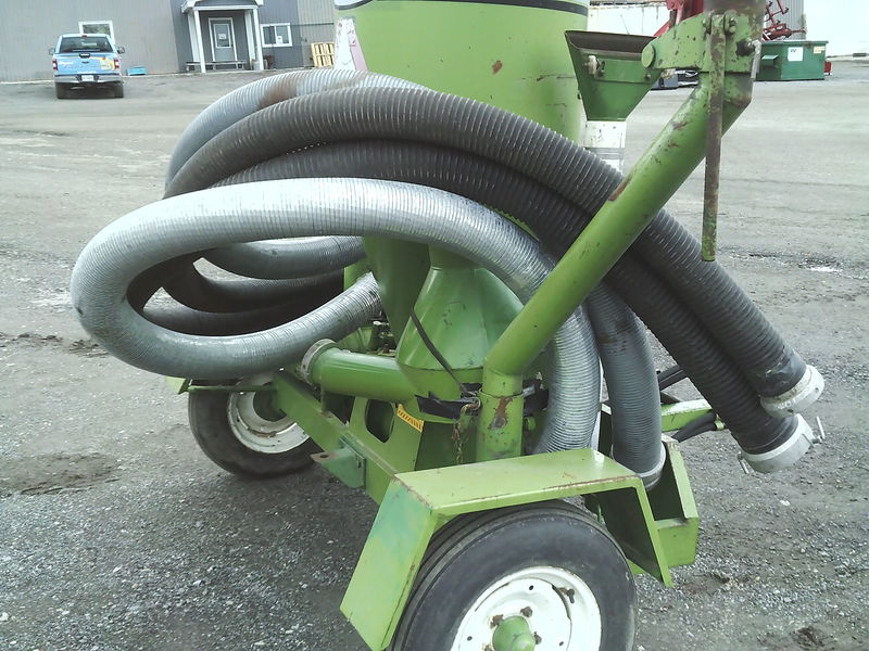 Grain Vacuums and Augers  Walinga 510 Grain Vacuum Photo