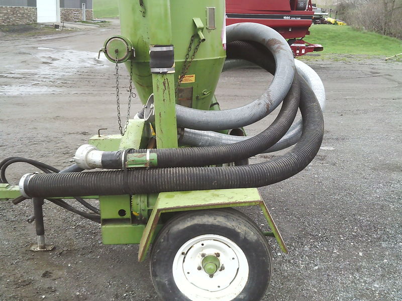 Grain Vacuums and Augers  Walinga 510 Grain Vacuum Photo