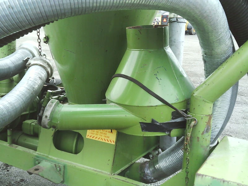 Grain Vacuums and Augers  Walinga 510 Grain Vacuum Photo