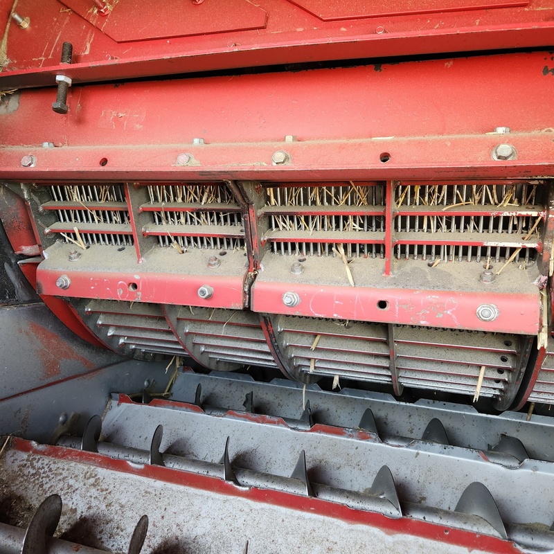 Combines & Harvesting Equipment  Case IH 1680 Combine Photo