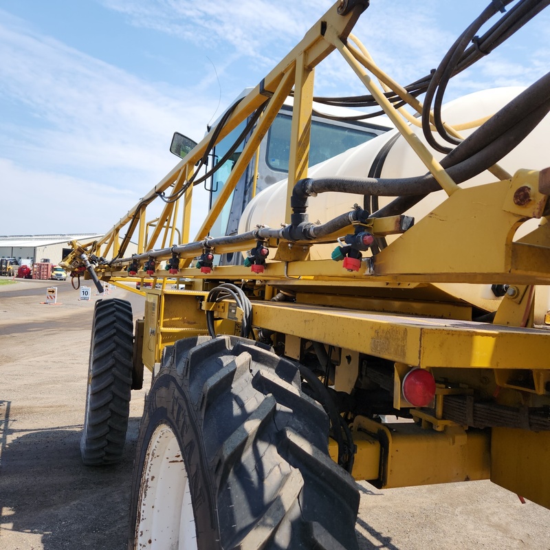 Sprayers  Ag Chem Rogator 854 Sprayer Photo