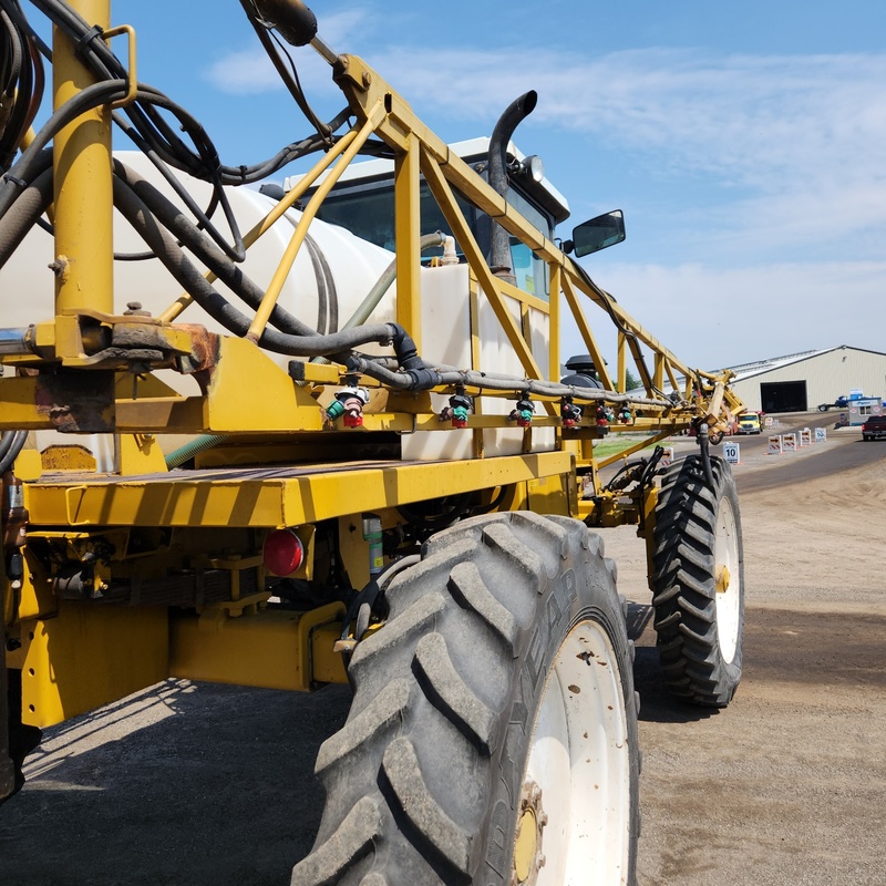 Sprayers  Ag Chem Rogator 854 Sprayer Photo