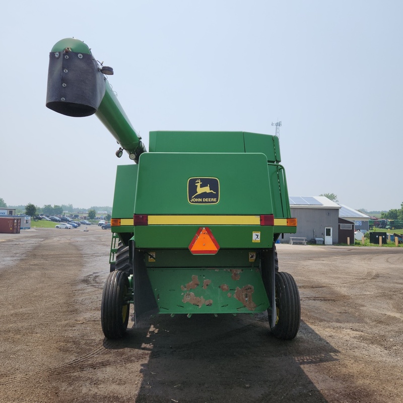 Combines & Harvesting Equipment  John Deere 9600 Combine  Photo