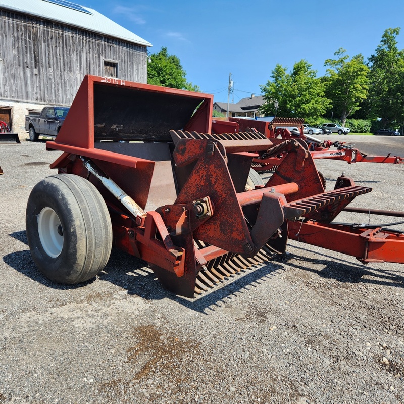 Rock Pickers and Rock Rakes  Leon 6800 Rock Picker Photo