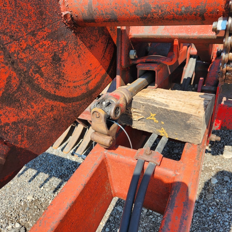 Rock Pickers and Rock Rakes  Leon 6800 Rock Picker Photo