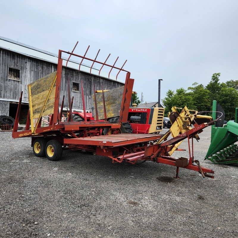 Hay Equipment  New Holland 1033 Bale Wagon Photo