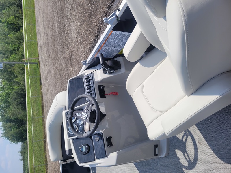 Boats  2023 Sylvan Mirage 818 Cruise Yamaha F60 Photo