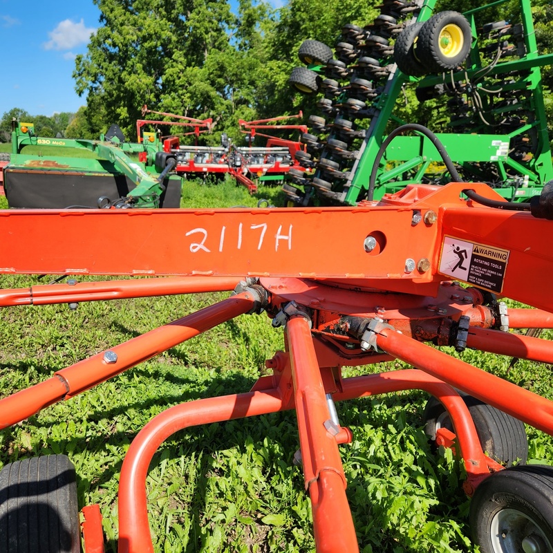 bryan-s-farm-kuhn-ga4220th-hay-rake