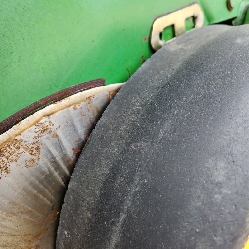 Planting Equipment  John Deere 7200 Planter  Photo