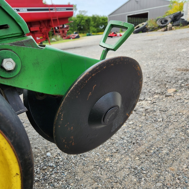 Planting Equipment  John Deere 7200 Planter  Photo