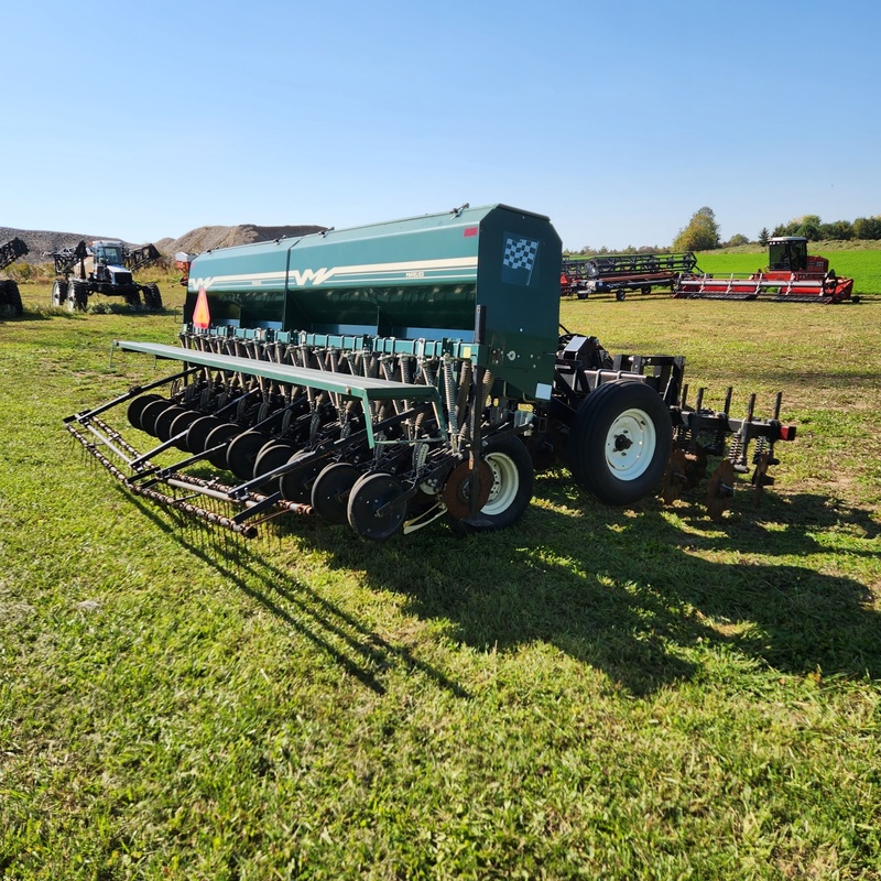 Planting Equipment  Marliss 15' No-Till Drill  Photo