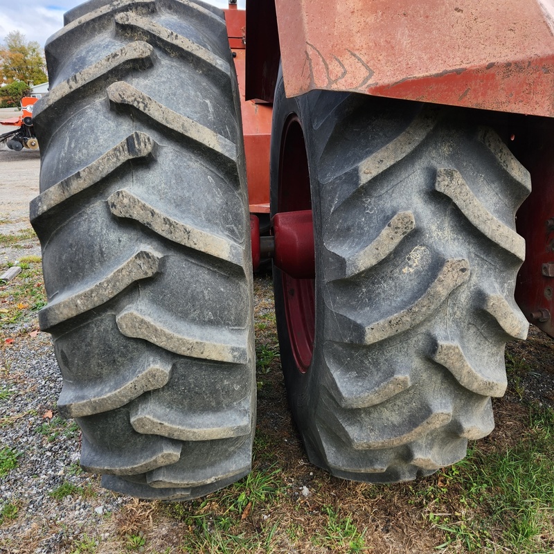 Tractors - Farm  International 4568 Tractor  Photo